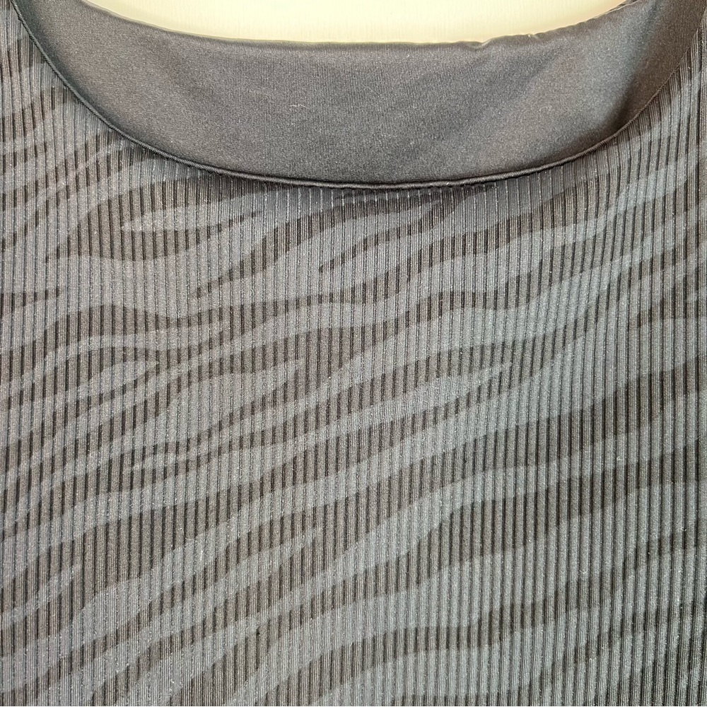 Carbon38 Zebra Stripe Print Crop Top Size Medium - image 8